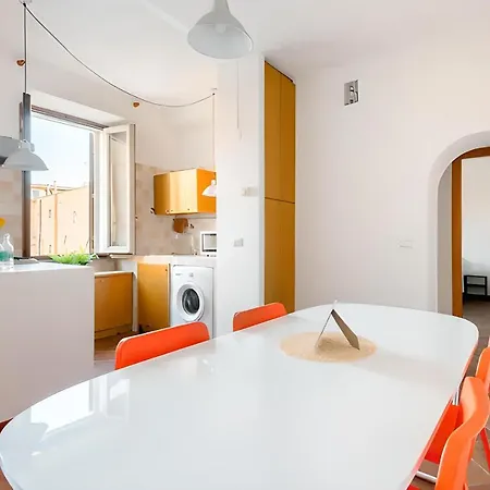 Giulia In Trastevere