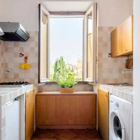 Giulia In Trastevere *